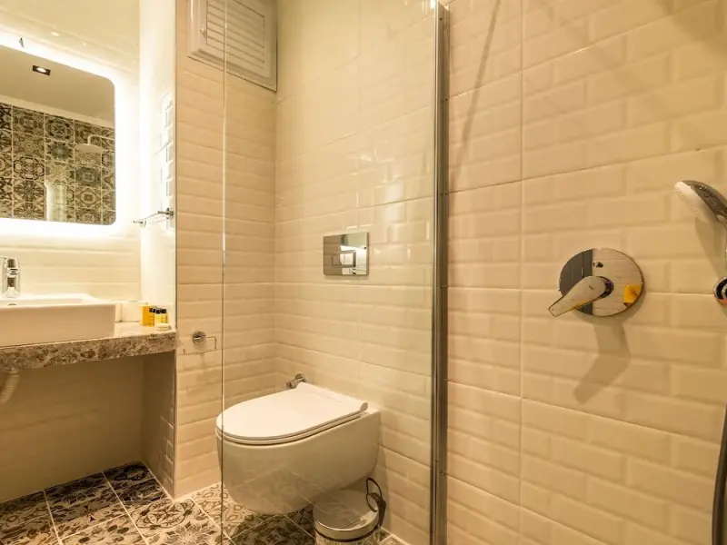 Leonis Hotel 22