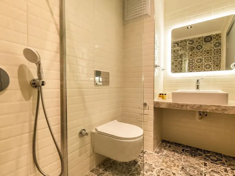 Leonis Hotel 24