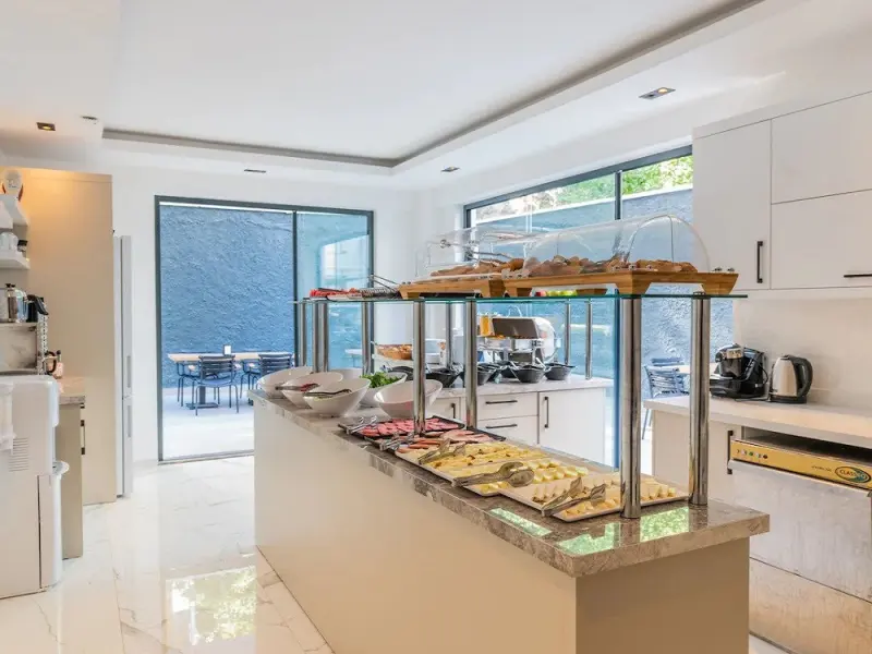 Leonis Hotel 10