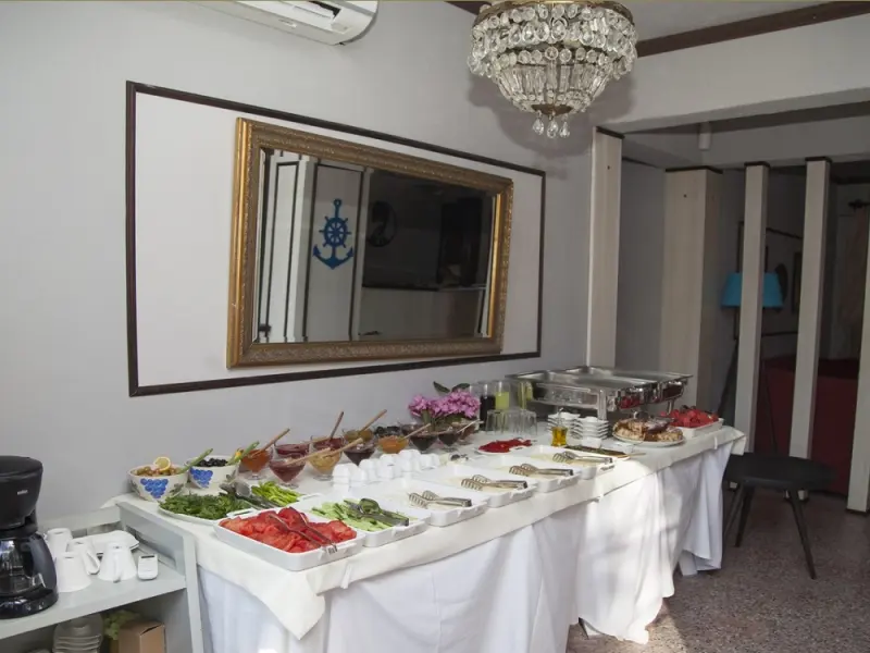 Iola Otel 11
