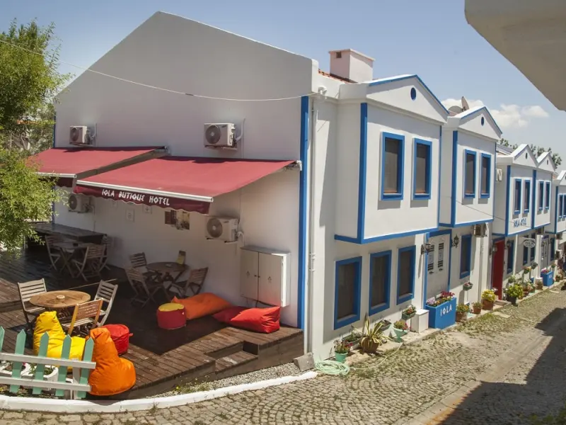 Iola Otel 17