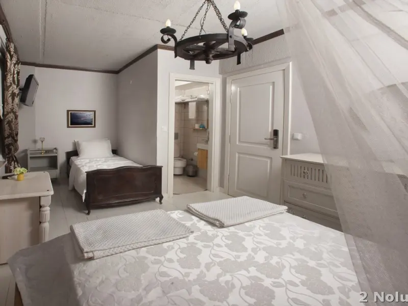 Iola Otel 21