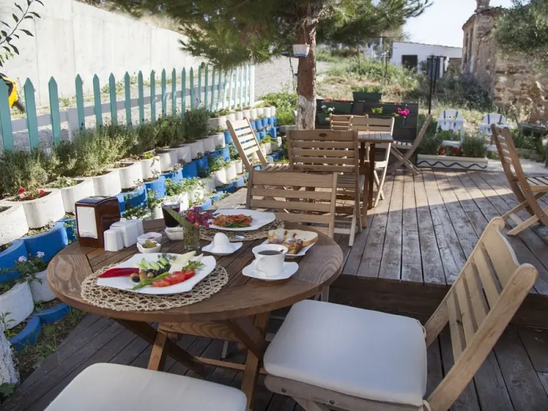 Iola Otel 5