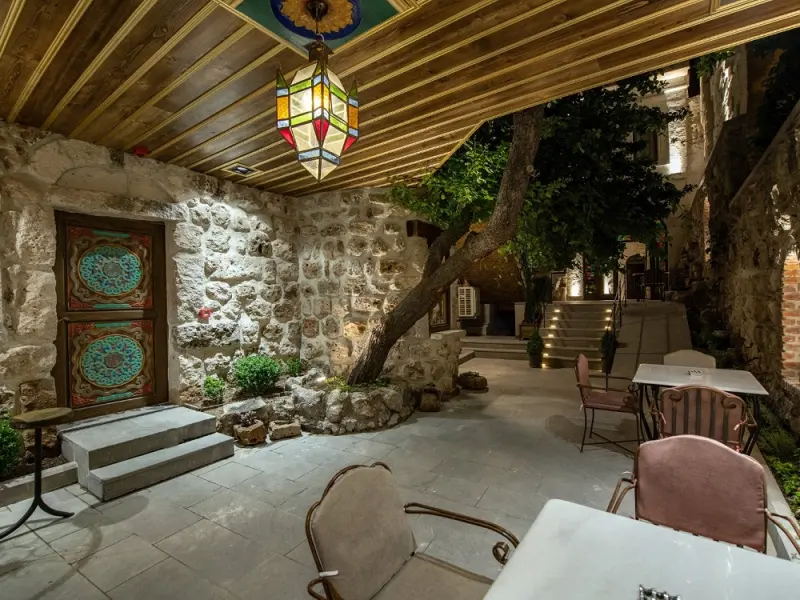 Foremanson Cave Hotel 1