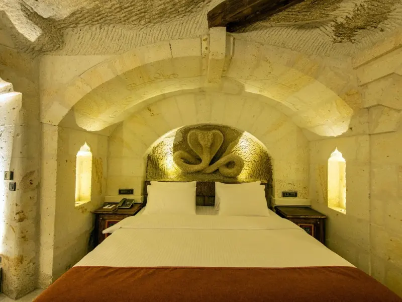 Foremanson Cave Hotel 11