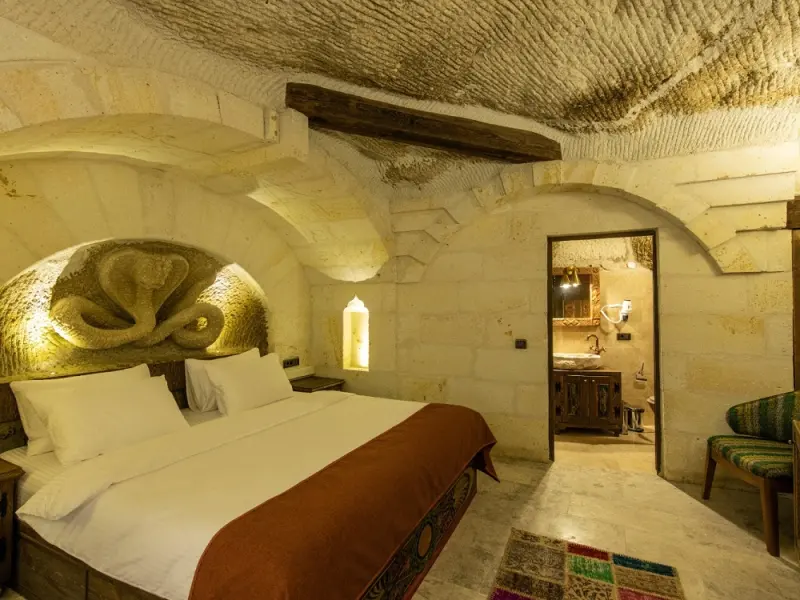Foremanson Cave Hotel 13