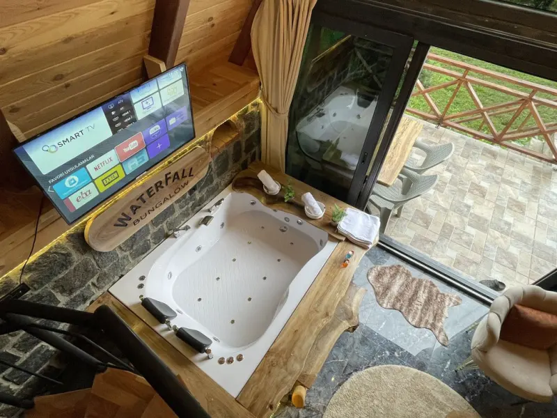 Waterfall Bungalow 11