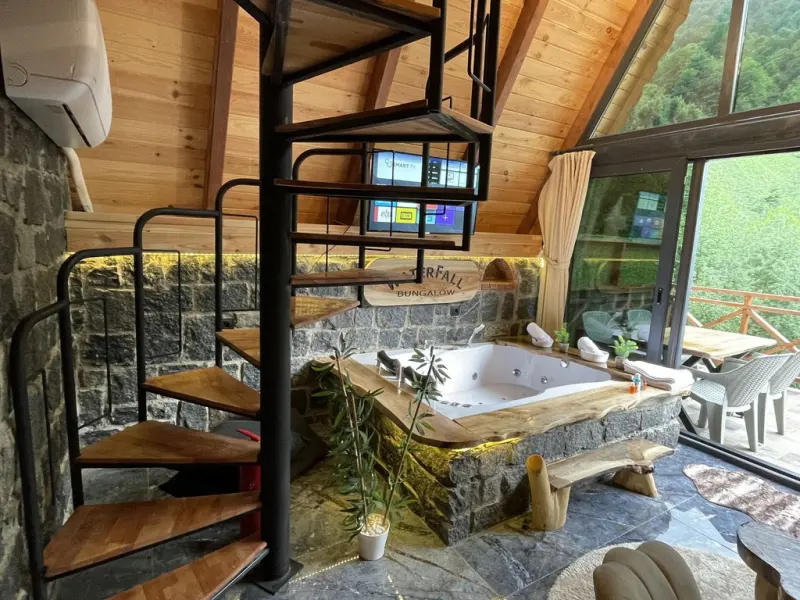 Waterfall Bungalow 16