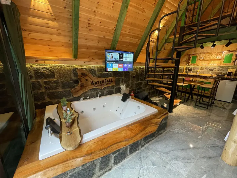 Waterfall Bungalow 25