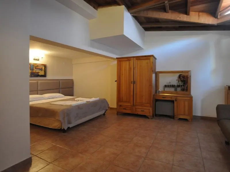 Ford Hotel 12