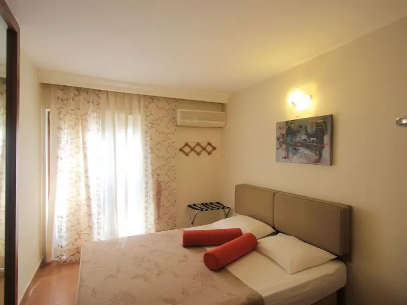 Ford Hotel 10