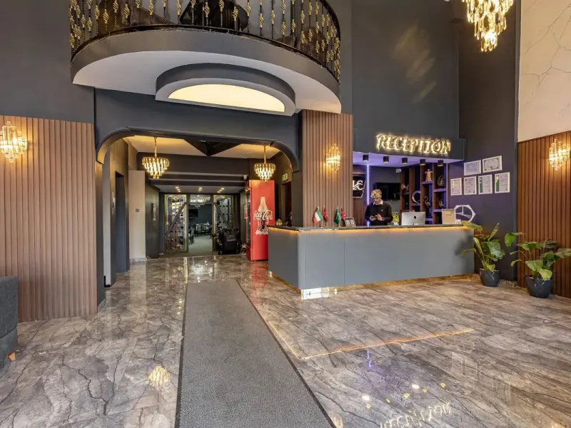 Loyal City Hotel 25