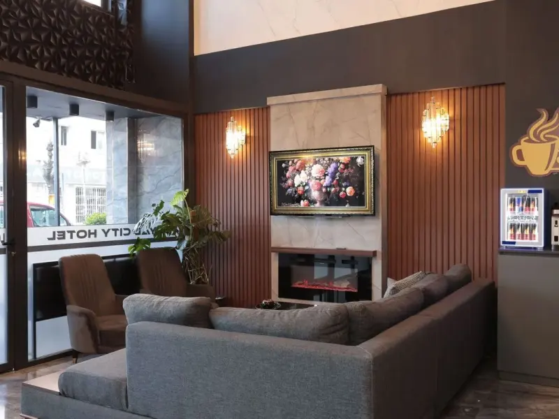 Loyal City Hotel 6