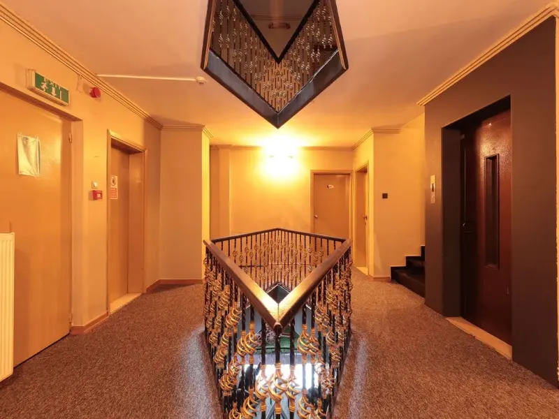 Loyal City Hotel 8