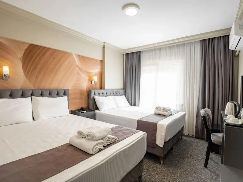 Loyal City Hotel 9