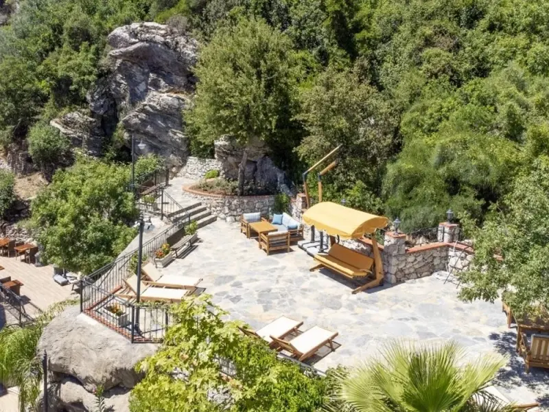 Amossia Elite Hotel 8