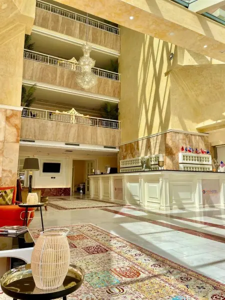 AMH Hotel 10