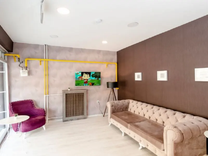 The Breeze Hotel 14