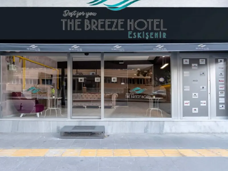 The Breeze Hotel 3