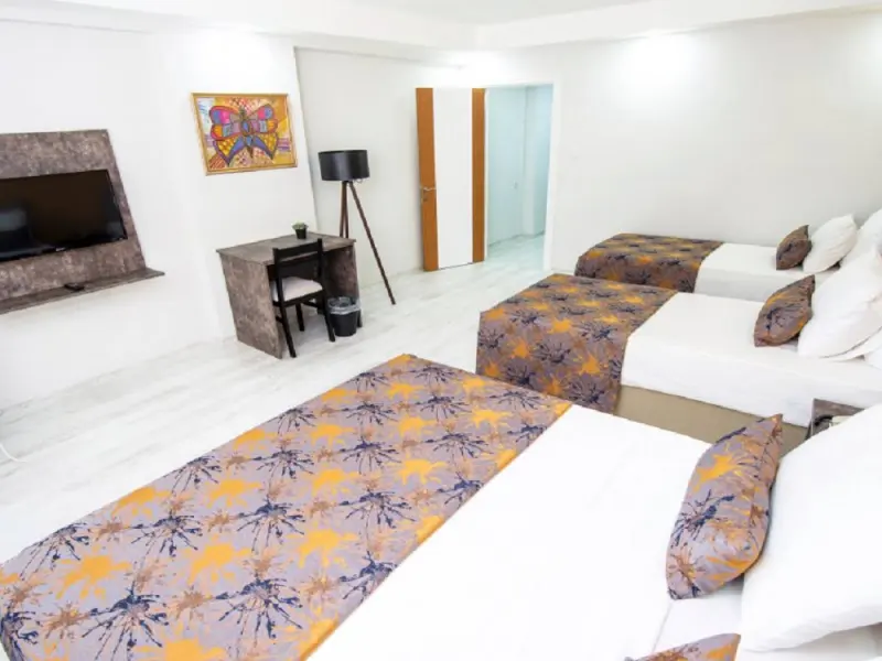 The Breeze Hotel 4