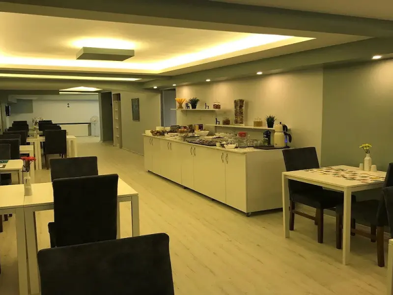 The Breeze Hotel 7