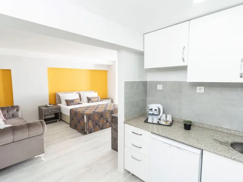 The Breeze Hotel 9
