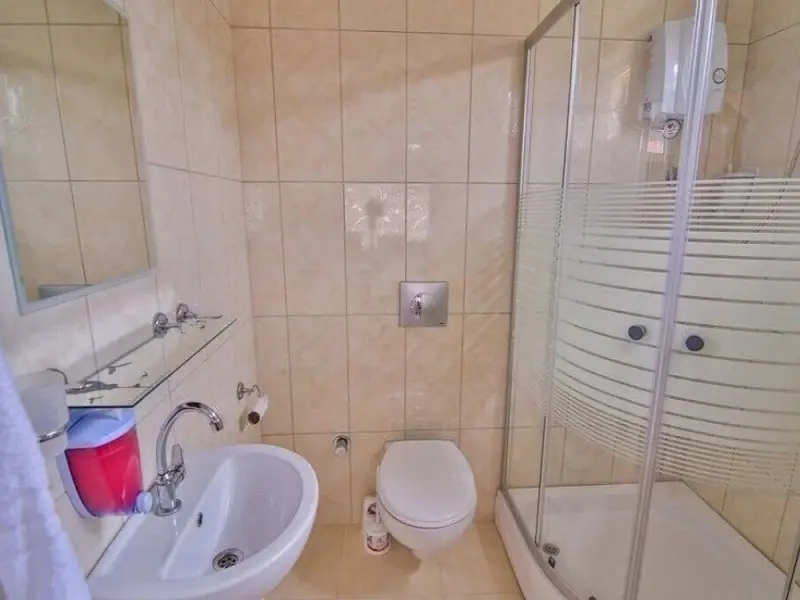 Kristal Otel Pansiyon 13