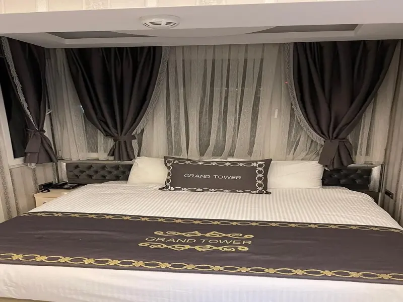 The Grand Tower Hotel 8