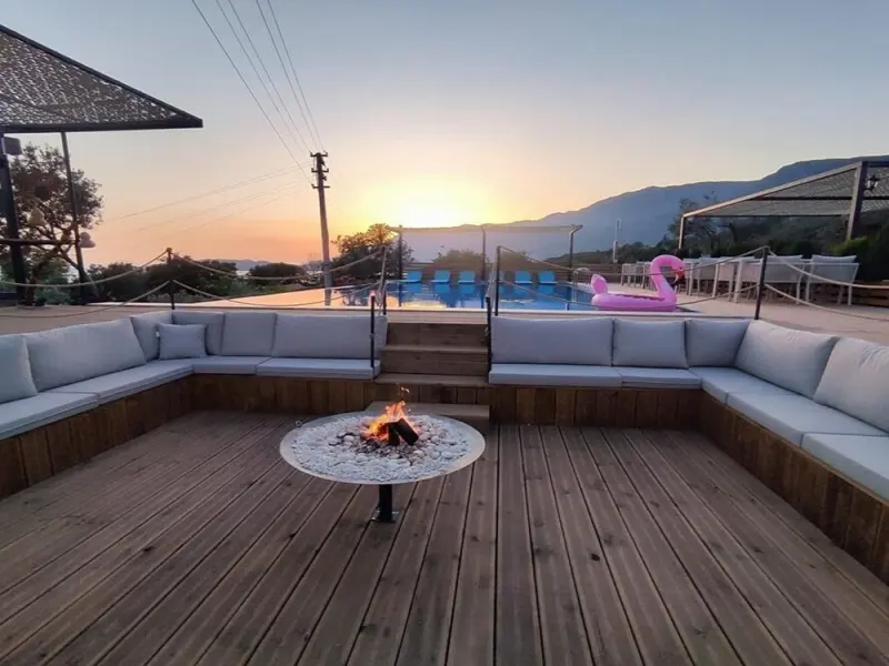 The Luxury Shelters 30