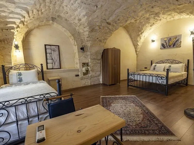 Astarte Hotel 13