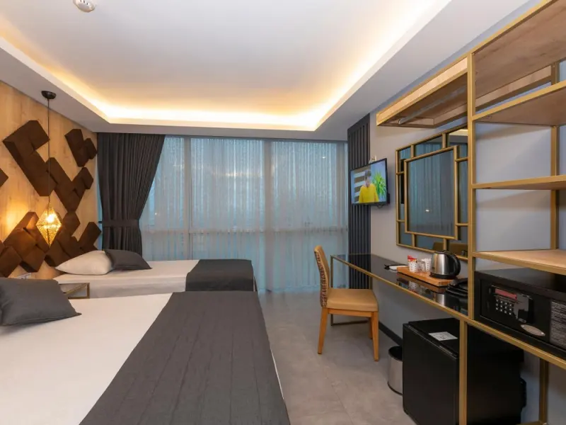 Fly And Stay Airport Hotel 10