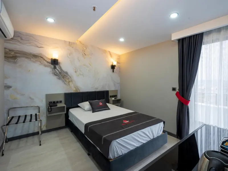 Intercity Airport Hotel 6
