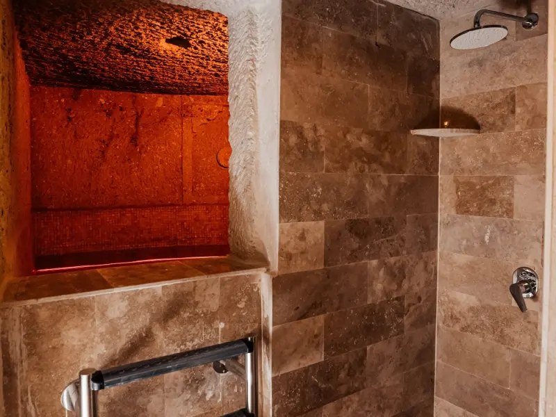 Bayar Cave Suites 11