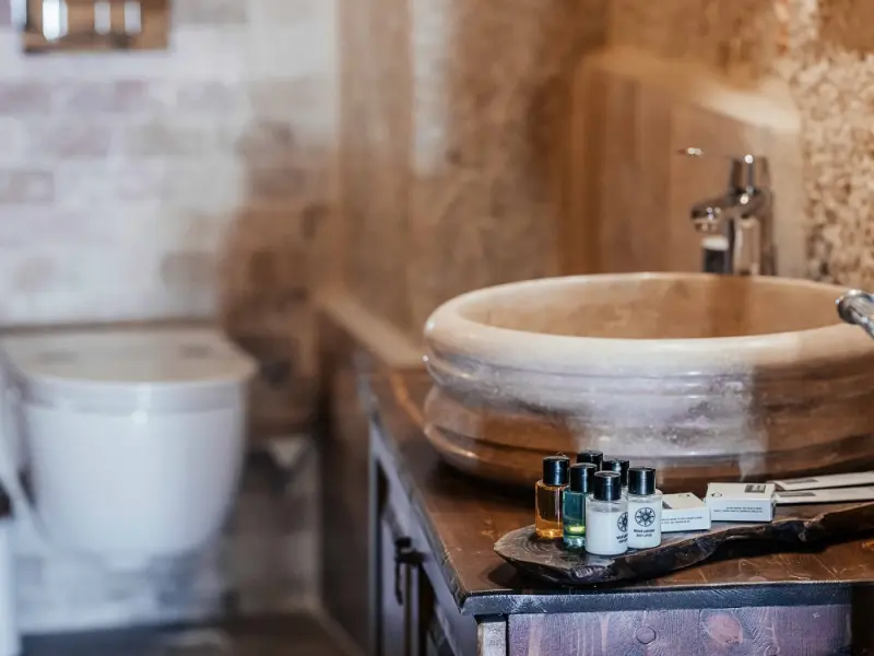 Bayar Cave Suites 18