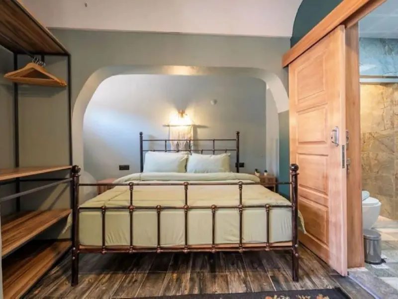 Bayar Cave Suites 43