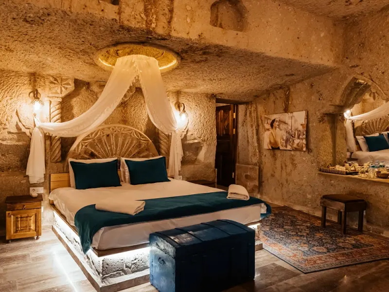 Bayar Cave Suites 6