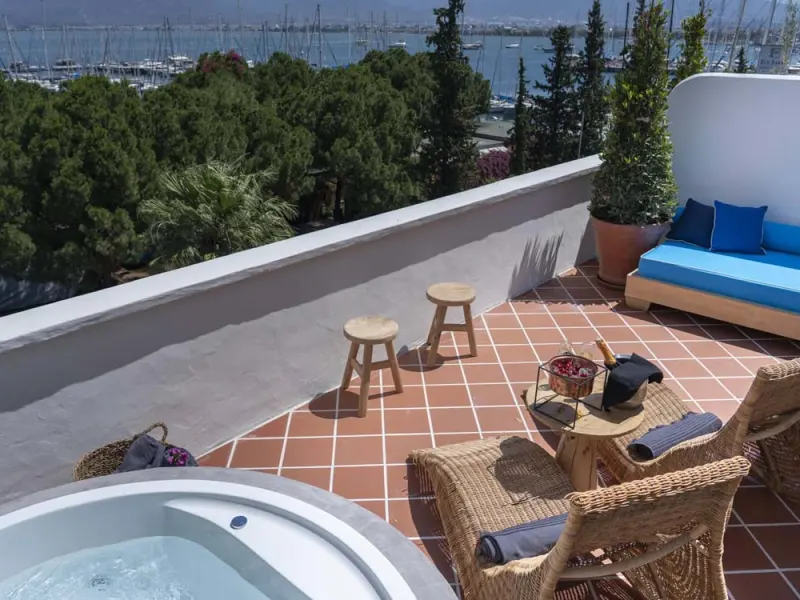 Yacht Boheme Hotel 9