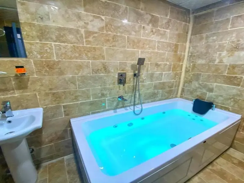 Whitestone Otel 13