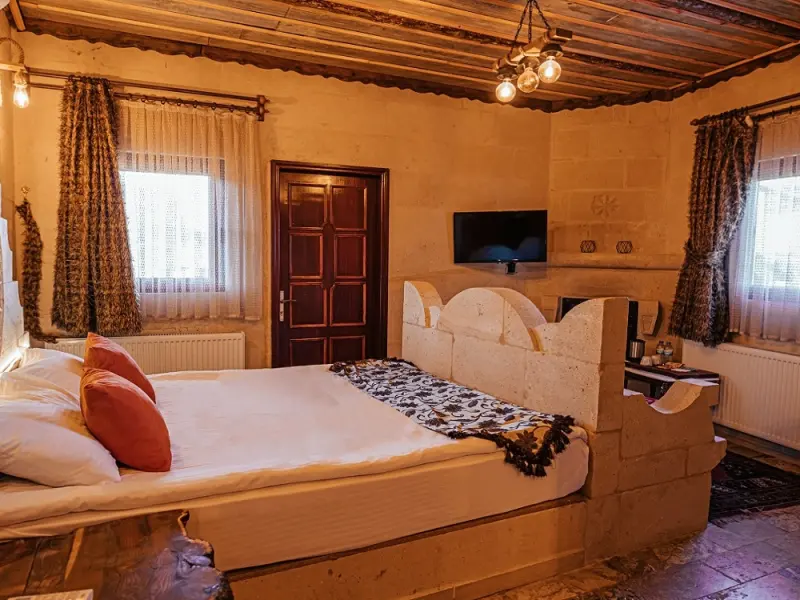 Larissa Cave Hotel 13
