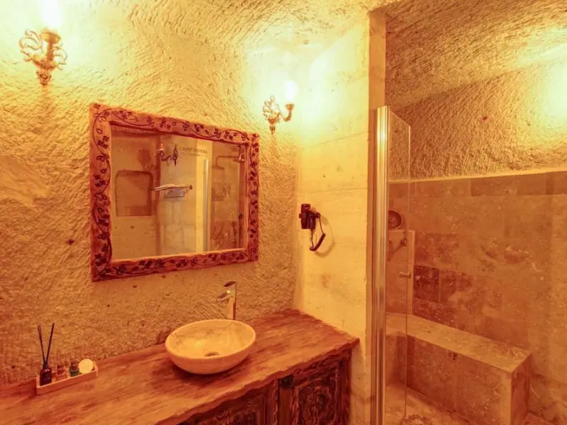 Capp Royal Cave Hotel 12