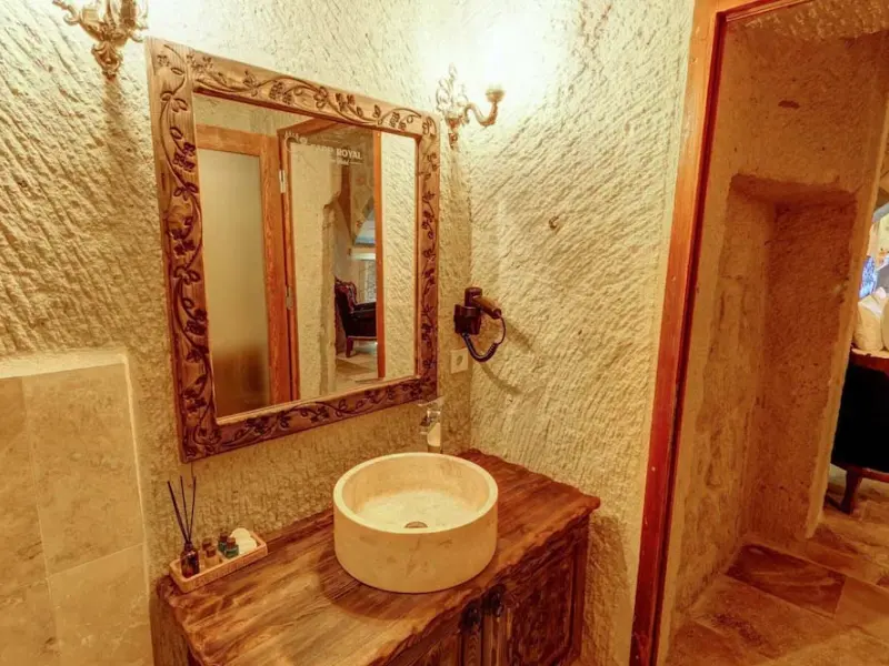 Capp Royal Cave Hotel 20