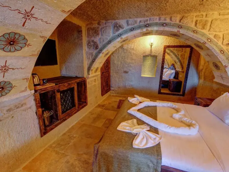 Capp Royal Cave Hotel 9