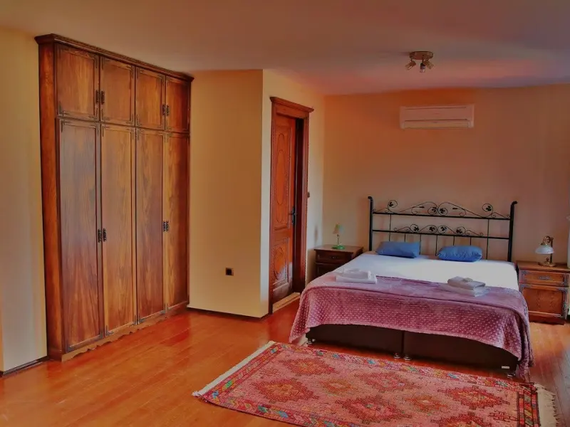 The Mira House 18