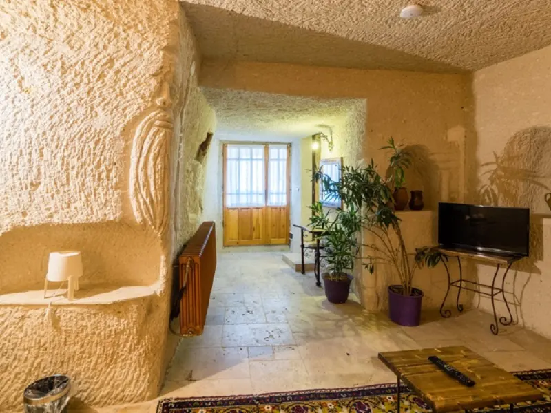 Elite Cave Suites 6