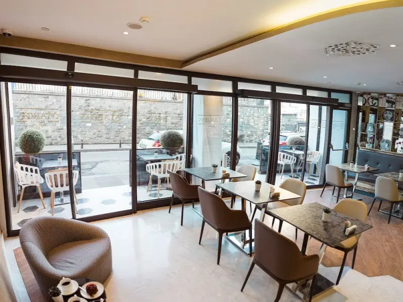 Maroon Hotel Pera 17
