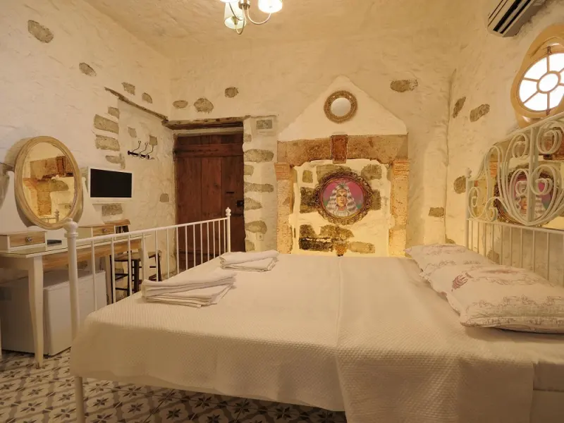 Afet Hanim Konagi 24