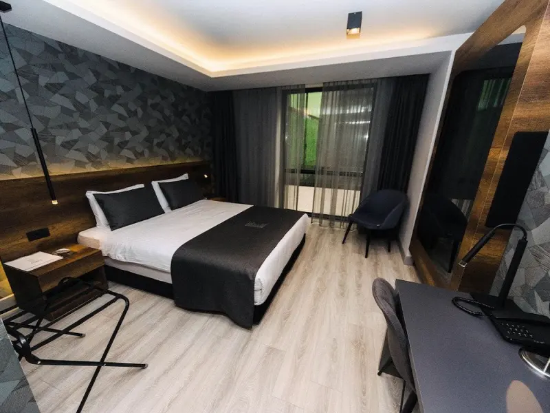 Emen's Hotel 1