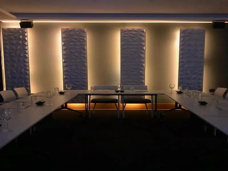 Emen's Hotel 11
