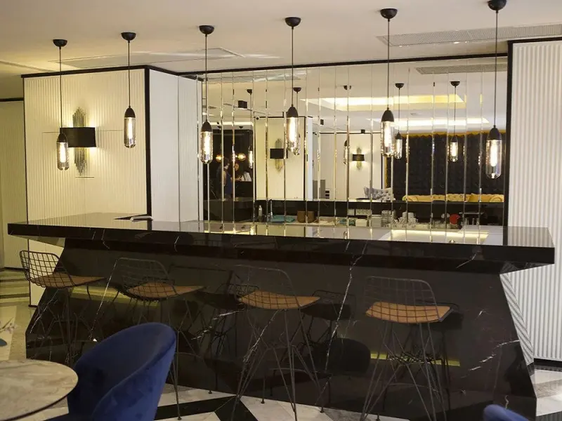 Emen's Hotel 14