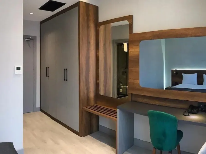 Emen's Hotel 19